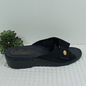 NWOT Fly Flot Black Perferated Nubuck Wedge Sandals Size 39 Adjustable Velcro